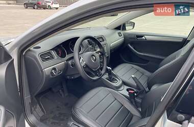 Седан Volkswagen Jetta 2015 в 