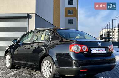 Седан Volkswagen Jetta 2006 в Хмельницком