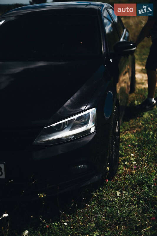 Седан Volkswagen Jetta 2014 в Львові