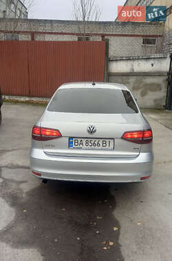 Седан Volkswagen Jetta 2016 в 