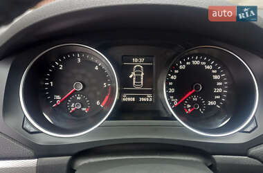 Седан Volkswagen Jetta 2016 в 