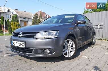 Седан Volkswagen Jetta 2012 в Ужгороді