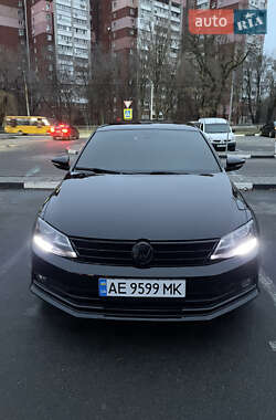 Седан Volkswagen Jetta 2015 в Дніпрі