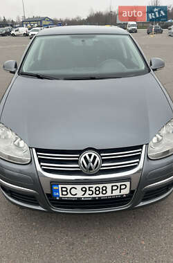 Седан Volkswagen Jetta 2010 в Львові