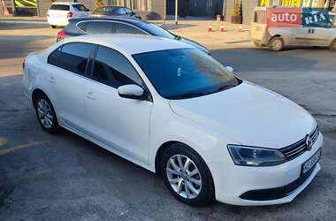 Седан Volkswagen Jetta 2012 в 