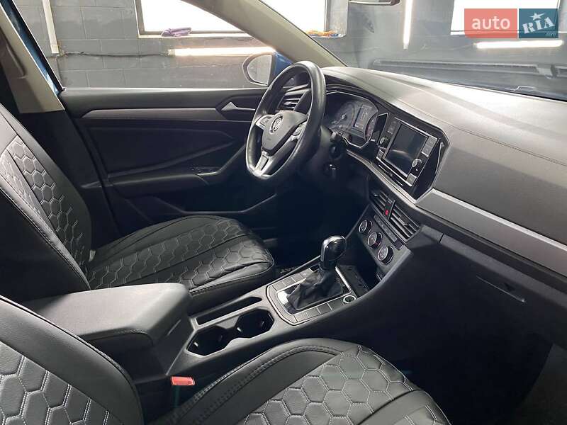 Седан Volkswagen Jetta 2020 в Чернівцях