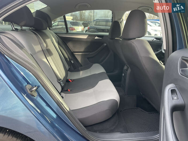 Седан Volkswagen Jetta 2016 в Киеве