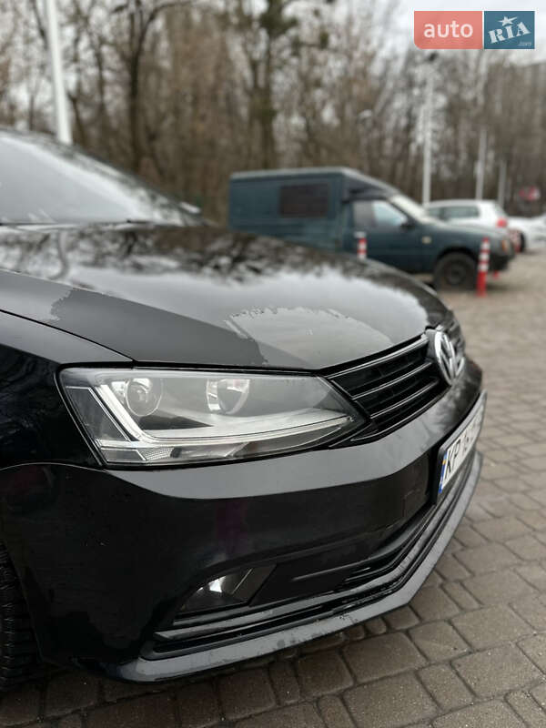 Седан Volkswagen Jetta 2015 в Києві
