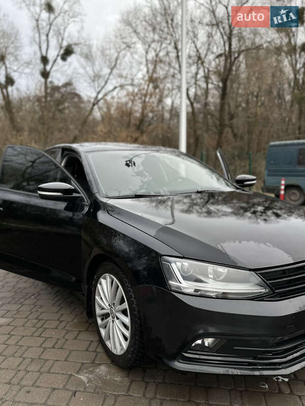 Седан Volkswagen Jetta 2015 в Києві