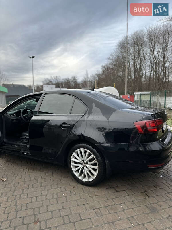 Седан Volkswagen Jetta 2015 в Києві