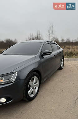 Седан Volkswagen Jetta 2010 в Калуші