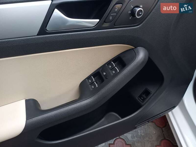Седан Volkswagen Jetta 2013 в Знаменке