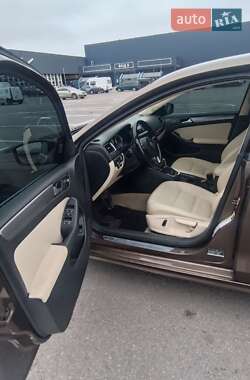 Седан Volkswagen Jetta 2014 в 