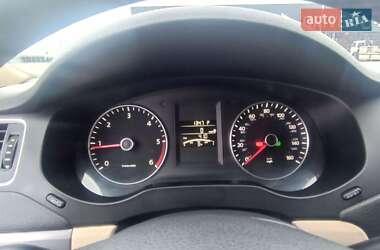 Седан Volkswagen Jetta 2014 в 