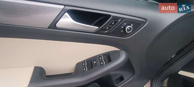 Седан Volkswagen Jetta 2014 в Новомосковске