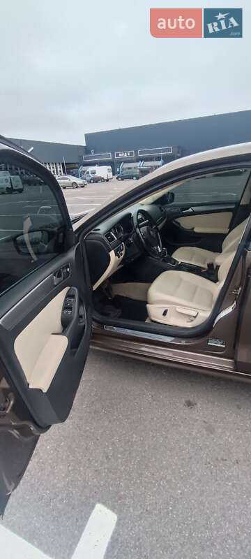 Седан Volkswagen Jetta 2014 в Новомосковске