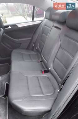 Седан Volkswagen Jetta 2012 в 