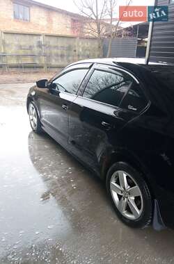 Седан Volkswagen Jetta 2013 в 