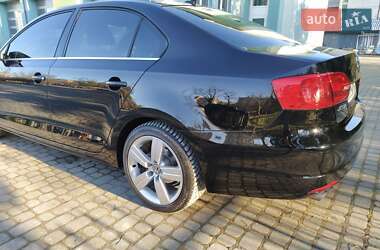 Седан Volkswagen Jetta 2014 в Львове