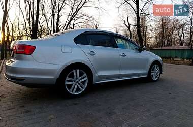 Седан Volkswagen Jetta 2015 в Дніпрі