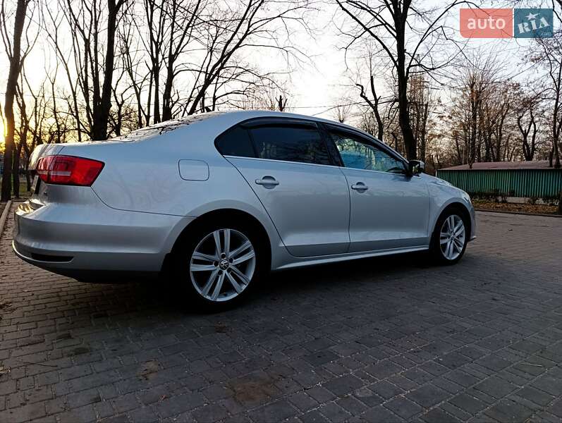 Седан Volkswagen Jetta 2015 в Днепре