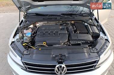 Седан Volkswagen Jetta 2015 в Дніпрі