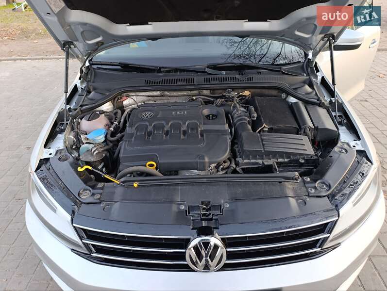 Седан Volkswagen Jetta 2015 в Днепре