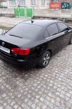 Седан Volkswagen Jetta 2012 в Коростышеве