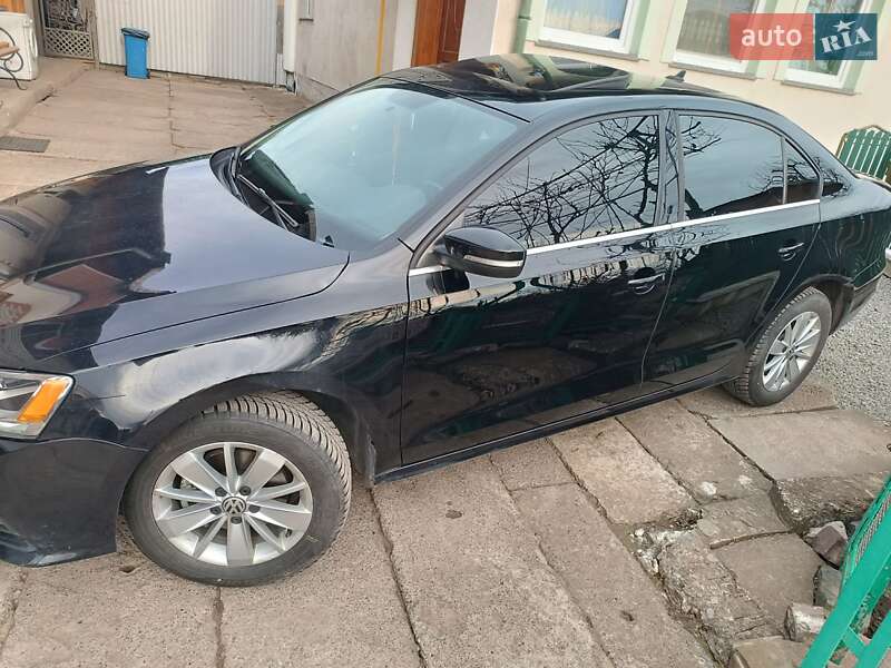 Седан Volkswagen Jetta 2015 в Львове