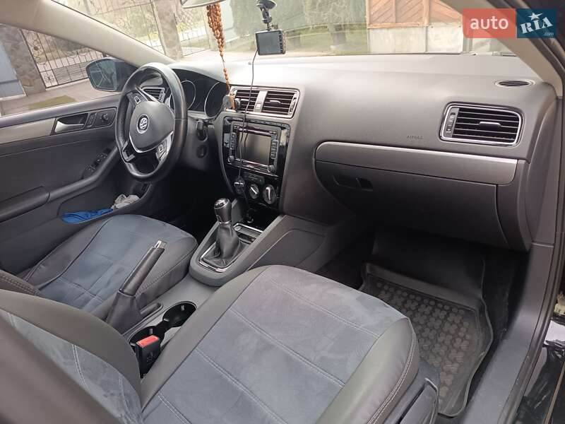 Седан Volkswagen Jetta 2015 в Львове