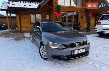 Седан Volkswagen Jetta 2013 в Львові