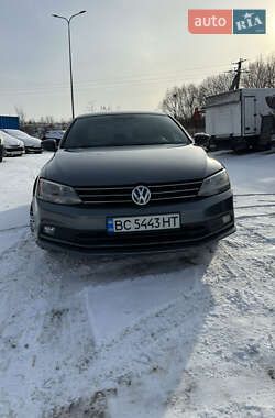 Седан Volkswagen Jetta 2015 в Львові