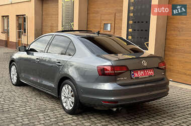 Седан Volkswagen Jetta 2016 в Ужгороде