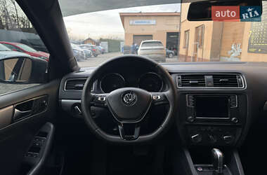 Седан Volkswagen Jetta 2016 в Ужгороде