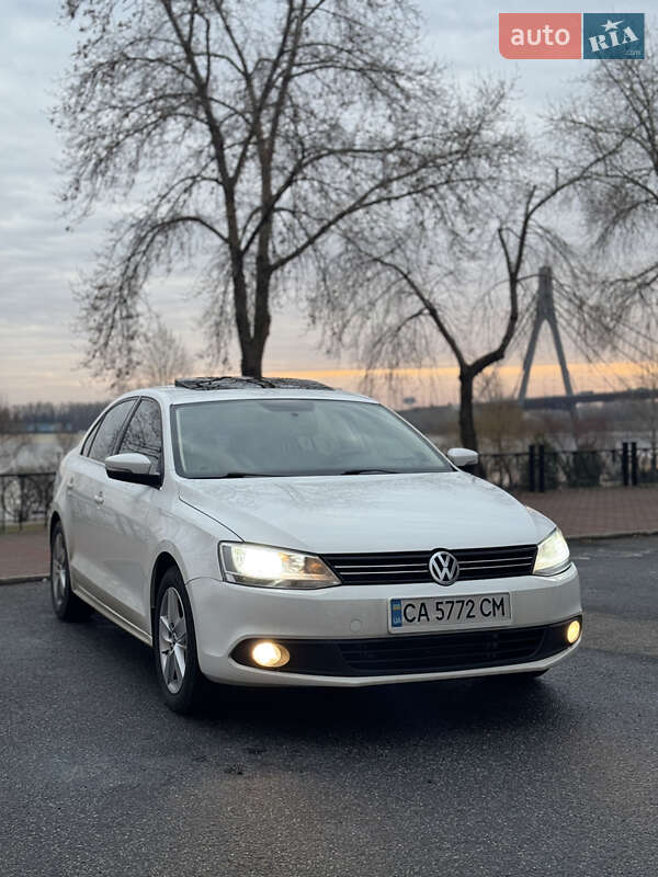 Седан Volkswagen Jetta 2013 в Киеве