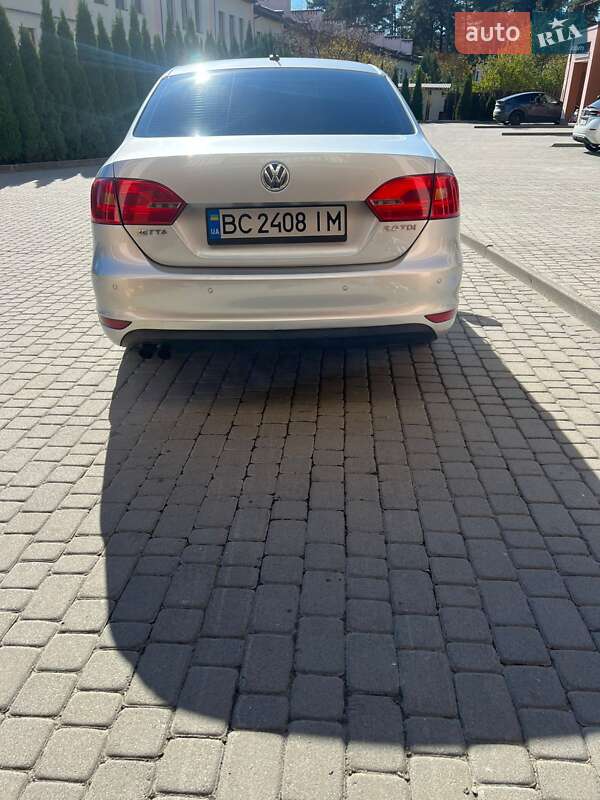 Седан Volkswagen Jetta 2014 в Львове