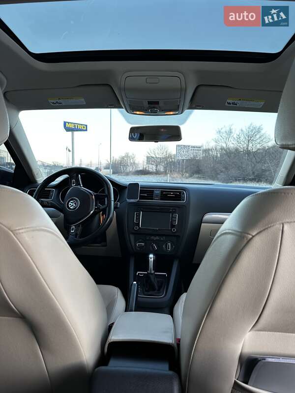 Седан Volkswagen Jetta 2015 в Киеве