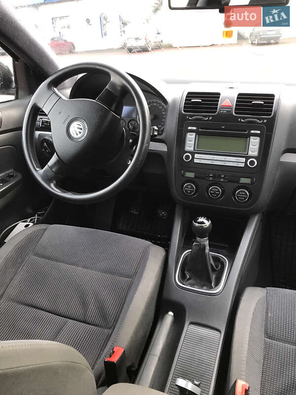 Седан Volkswagen Jetta 2007 в Рівному