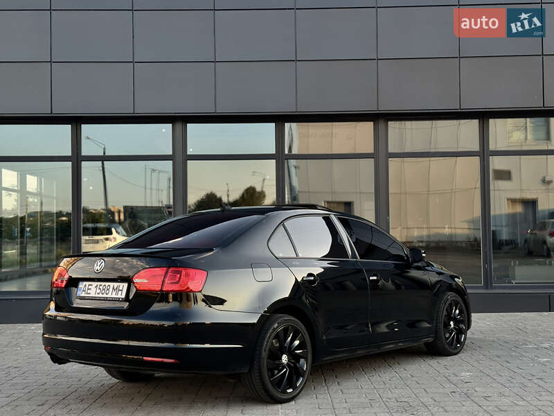 Седан Volkswagen Jetta 2011 в Днепре