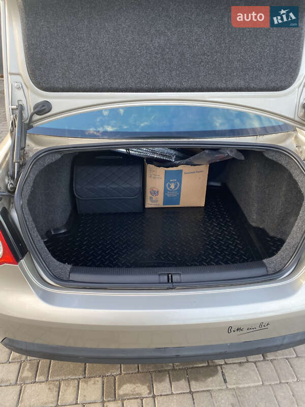 Седан Volkswagen Jetta 2006 в Одесі