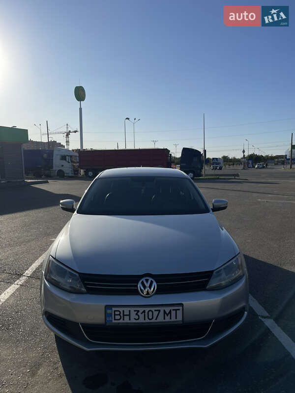 Седан Volkswagen Jetta 2013 в Одесі