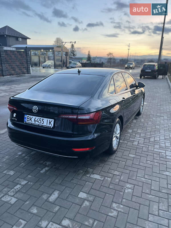 Седан Volkswagen Jetta 2018 в Рівному