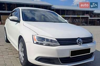 Седан Volkswagen Jetta 2013 в Львові