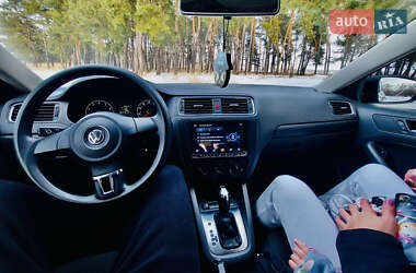Седан Volkswagen Jetta 2012 в 
