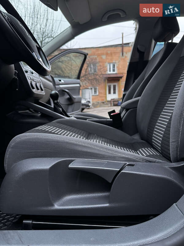 Седан Volkswagen Jetta 2009 в Лубнах
