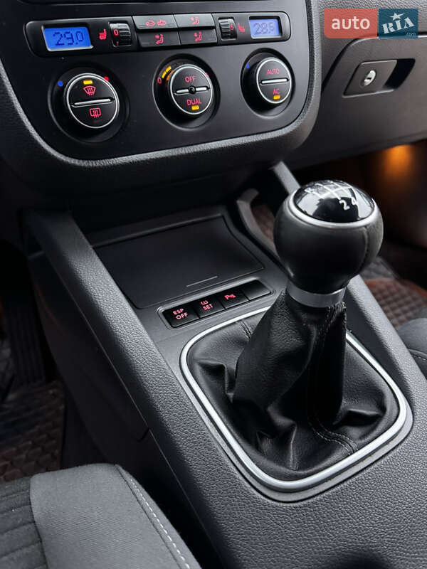 Седан Volkswagen Jetta 2009 в Лубнах