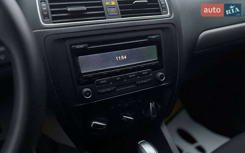 Седан Volkswagen Jetta 2015 в Ивано-Франковске