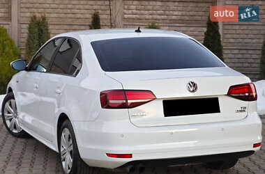 Седан Volkswagen Jetta 2016 в Хмельницком