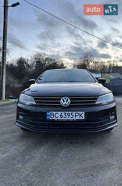 Седан Volkswagen Jetta 2015 в Львові