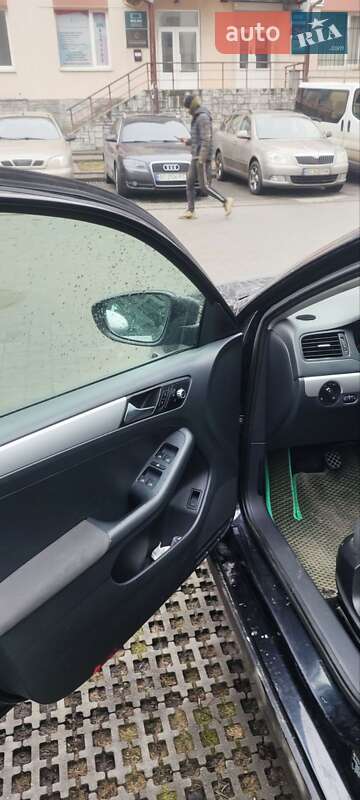 Седан Volkswagen Jetta 2011 в Львові